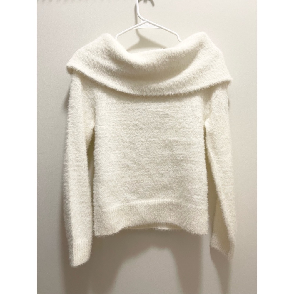 Off shoulder HM soft fur